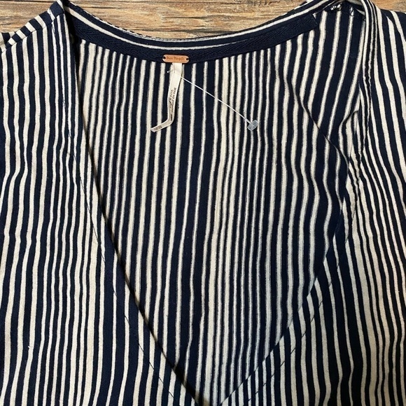 FREE People Navy & Cream Wrap Top NWOT Sz XXS - Picture 3 of 6